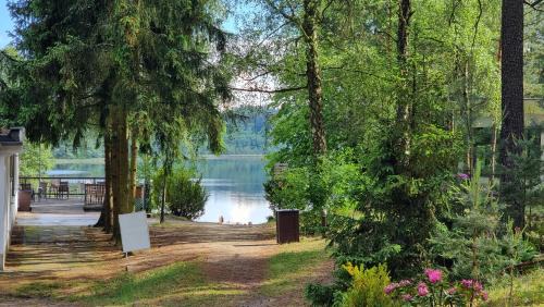 Lubusz Province Resort | Ośrodek La La Las - domki letniskowe w lesie nad jeziorem