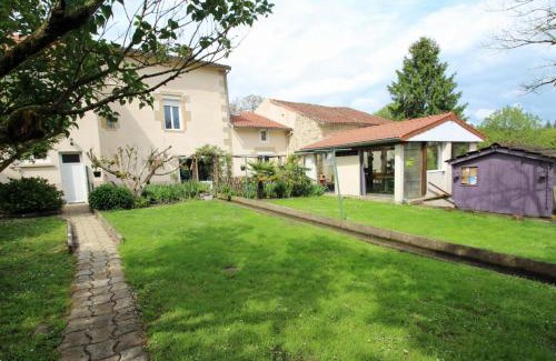 Saint-Pardoux Bed & Breakfast | O champ du lac