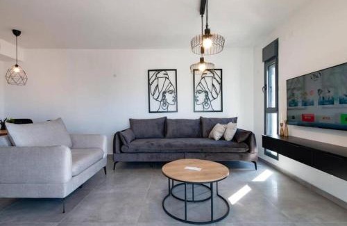 Or Yehuda Apartment | O&O Group - Luxury APT/3 BR/New Tower/Parking