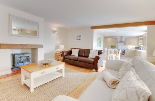 Foxley House | Oak Lodge - Three Bedroom House, Sleeps 6