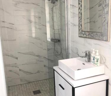 Westport Ski Chalet | Oak Tree Lodge