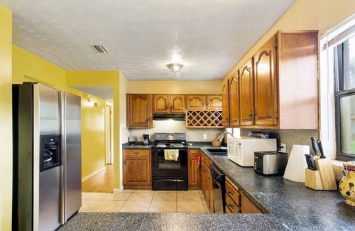 Orange Park House | ~Oak Tree Oasis Sleeps 10 Extra Parking~