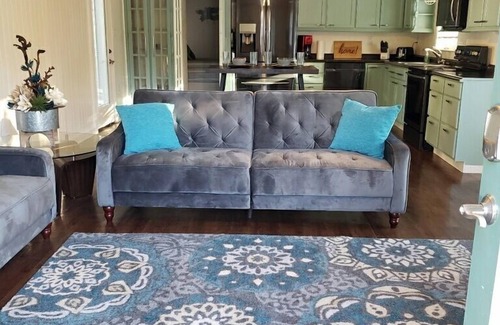 Granbury House | 🧜♀️ Oasis Paradise Guesthouse