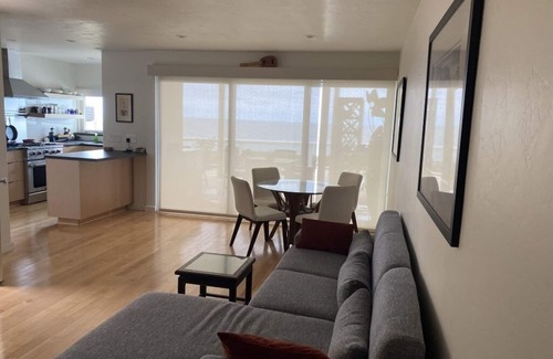 Ocean Beach Condo | Ocean Front Retreat.A Lil piece of Paradise.Easy Walk to Everything