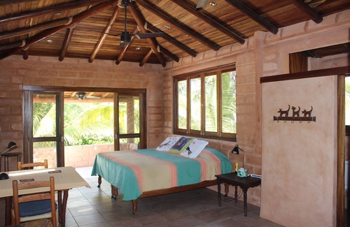 Barra de Potosi Bed & Breakfast | Ocean Lover's Paradise - Balcony Room