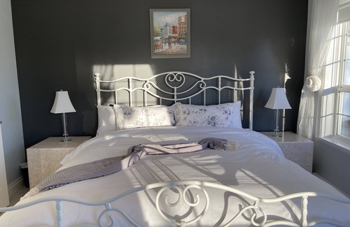 Otter Point House | Ocean Oasis Stunning Views/Private Suite/Cozy Fireplace & so much more!