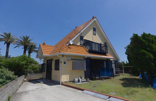 Shirahamacho Shirahama Apartment | ocean resort mint オーシャンビューを満喫!かわいい三角屋根の三階建て貸切別荘 南房総白浜