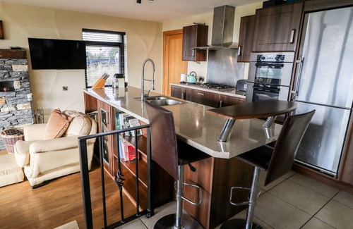 Maghery Cottage | OCEAN SAIL HOUSE, pet friendly in Dungloe, County Donegal