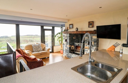 Maghery Cottage | OCEAN SAIL HOUSE, pet friendly in Dungloe, County Donegal