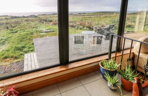 Maghery Cottage | OCEAN SAIL HOUSE, pet friendly in Dungloe, County Donegal