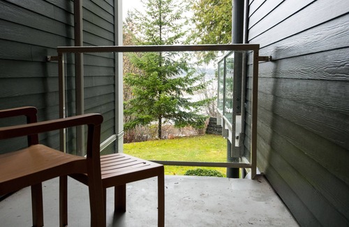 Regional District of Nanaimo Condo | Ocean Tide (Unit A+B) - Waterfront Condo - Sleeps 6 - Pool - Family