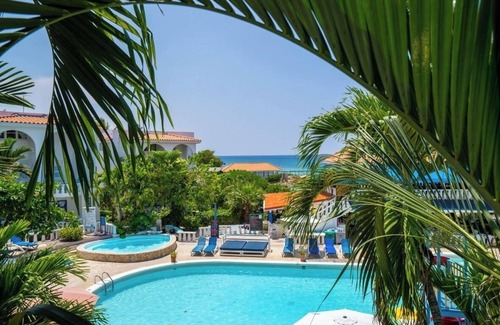 Stewart Town Apartment | Ocean Tropical Escape Studio. Centrally located near restaurants & attractions