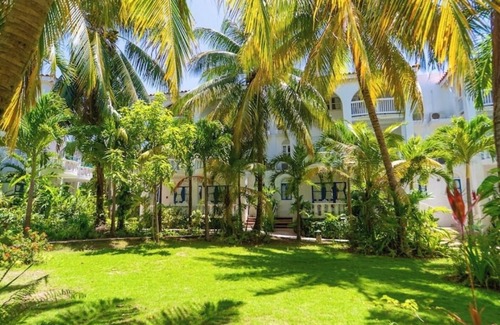 Stewart Town Apartment | Ocean Tropical Escape Studio. Centrally located near restaurants & attractions