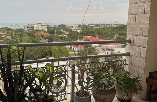 Oyster Bay Apartment | Ocean Vibes & City Lights