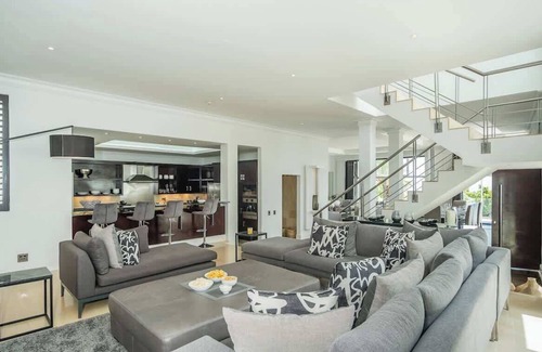 Bantry Bay Villa | Ocean View Elegance - Majestic villa in Bantry Bay