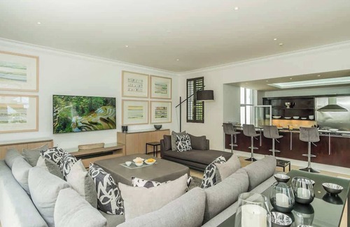 Bantry Bay Villa | Ocean View Elegance - Majestic villa in Bantry Bay