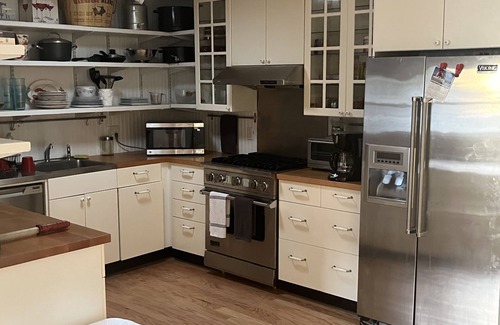 Niantic House | Ocean View Steps to water