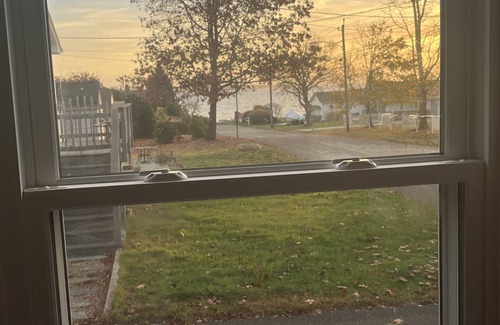 Niantic House | Ocean View Steps to water