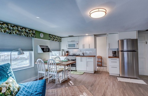 Boardwalk Apartment | OCEAN VIEW studio apt BEST LOCATION