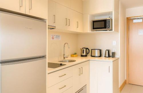 Surfers Paradise Hotel | Ocean View Studio Apartment Surfers Paradise - Free Parking