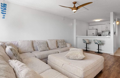 Aiea Apartment | Ocean View | Walk to Mall | Free Parking, W/D, AC