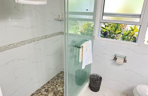 Olveston Villa | Oceanfront 3 bedrooms, 4beds, AC, WiFi, luxury villa