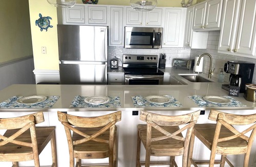Ocean Isle Beach Condo | Oceanfront ! All linens included ! Stunning view ! 2BR/2BA. WindJammer Condos