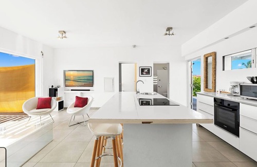 Beacon Hill Villa | Oceanfront amazing 2 BR Villa - 2 min from the beach