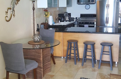 Makaha Condo | Oceanfront Beach Condo-Amazing views