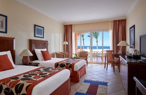 El Quseir Hotel | Oceanfront Indulgence | 3 Sea-view Rooms + Spa, Snorkeling & 5 Pools