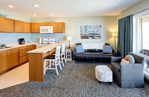 Logsden Condo | Oceanfront Family Suite - Full Kitchen - Beach Access - Pool & Hot Tub!