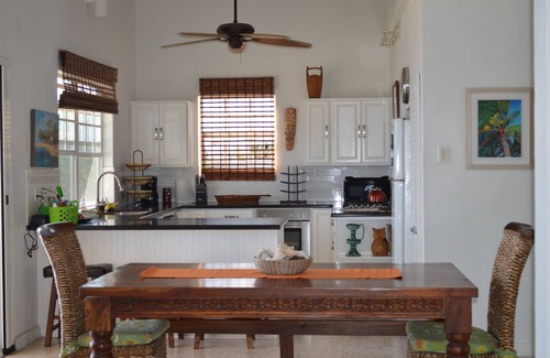 Soto House | Oceanfront Villa in Private Residential Area