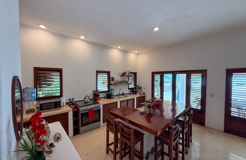 Majahual Villa | Oceanfront Villa: Casona Palms on Private Beachfront