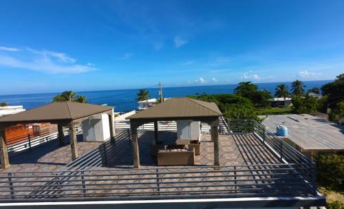 Terranova Apartment | Oceanview Apartment with Rooftop