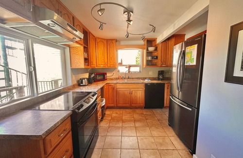 Port Orford House | Oceanview Retreat – Walk to Beach, Dog-Friendly