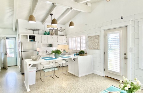 Laguna Beach Estates House | Oct 11-25 159/Night! Pup Friendly Cottage~Just Remodeled ~4 Doors to the Beach! ~