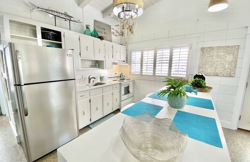 Laguna Beach Estates House | Oct 11-25 159/Night! Pup Friendly Cottage~Just Remodeled ~4 Doors to the Beach! ~