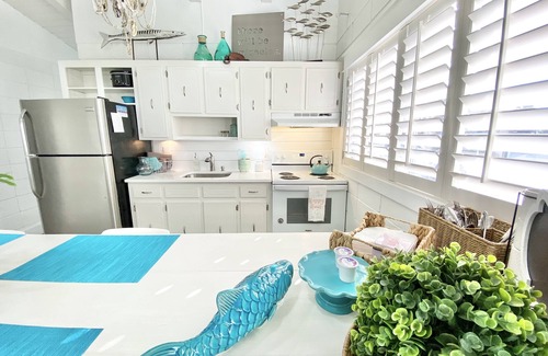 Laguna Beach Estates House | Oct 11-25 159/Night! Pup Friendly Cottage~Just Remodeled ~4 Doors to the Beach! ~