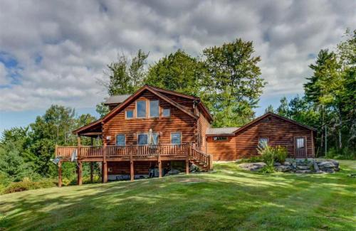 Whitefield House | OE Beautiful modern log home on 17 acres private views fire pit Ping Pong AC