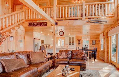 Whitefield House | OE Beautiful modern log home on 17 acres private views fire pit Ping Pong AC