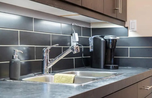 North Central Edmonton Condo | ❤️ of Edmonton ❤️ Brewery Dist 🍻 Pet Friendly🐶❤️