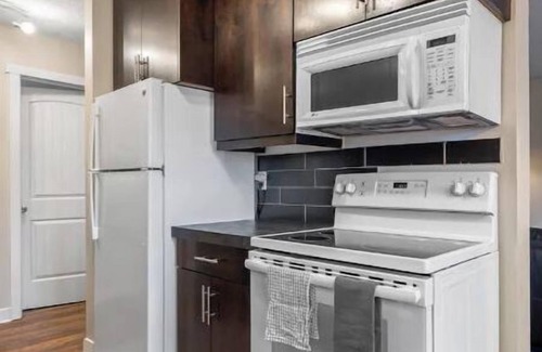 North Central Edmonton Condo | ❤️ of Edmonton ❤️ Brewery Dist 🍻 Pet Friendly🐶❤️