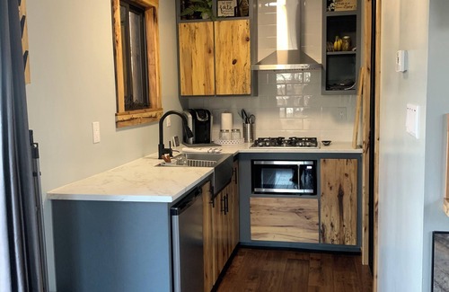 Mountain View Cabin | Off-Grid "Sweet B Cabin" in the Ozark Mountains