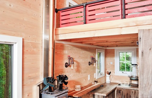 Rideau Lakes Cabin | Off Grid Tiny House Surrounded by Forest!