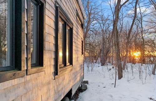Rideau Lakes Cabin | Off Grid Tiny House Surrounded by Forest!