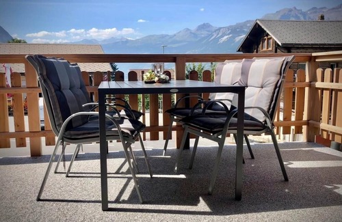 Erschmatt Apartment | Offene Ferienwohnung, Grosse Panorama-terrasse in Einem Kleinen Ruhigen Bergdorf