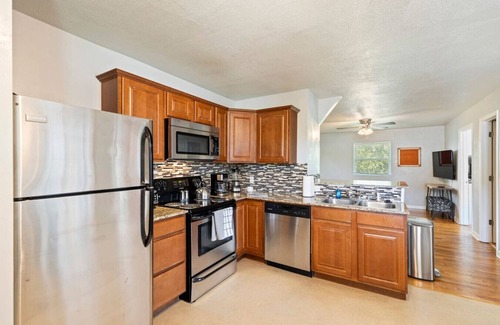 Stillwater Apartment | Oklahoma State University Unit 6 blocks to the stadium