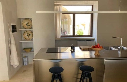 Vernole House | Old courtyard house in the village