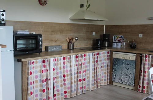 Rilhac-Lastours House | old farmhouse surrounded by nature