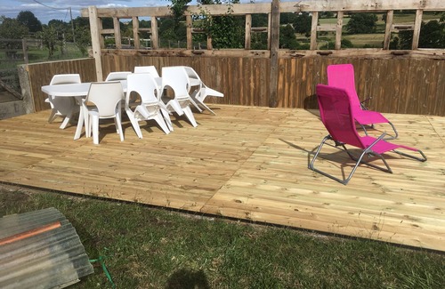 Rilhac-Lastours House | old farmhouse surrounded by nature